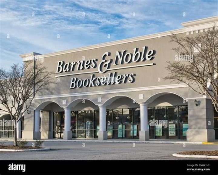 Barnes & ___ (bookstore chain)