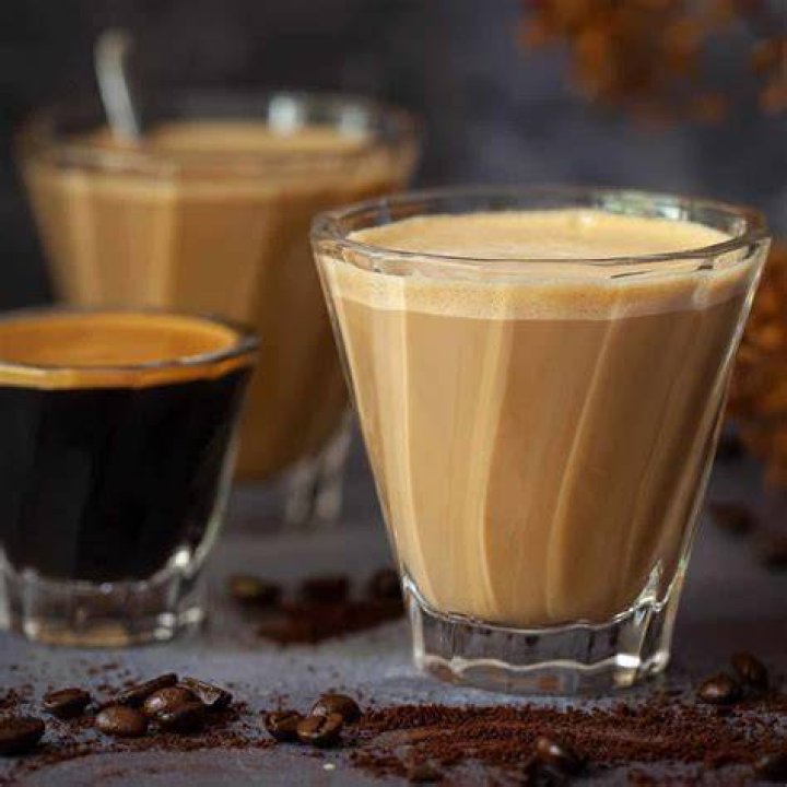 Café ___ leche (coffee drink)