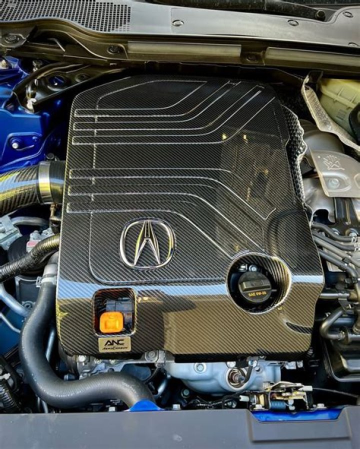 Car's engine cover
