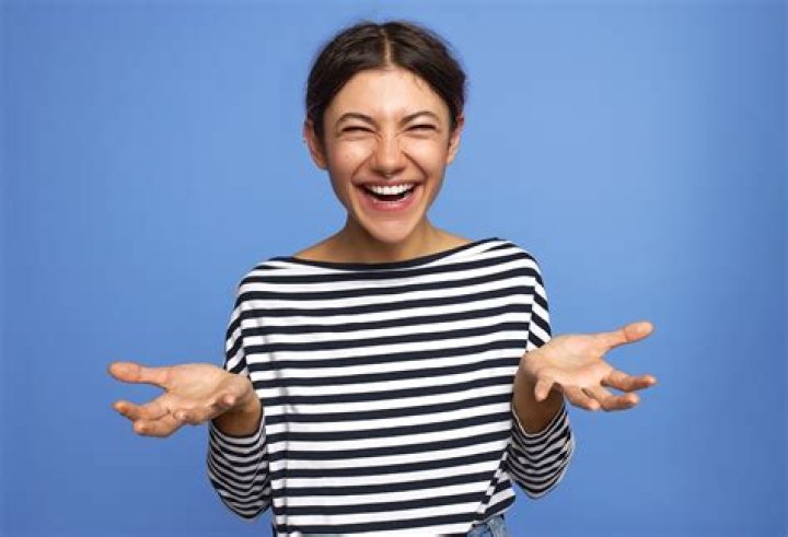 Causes to laugh