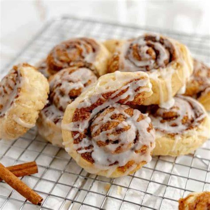 Cinnamon ___ (breakfast pastry)