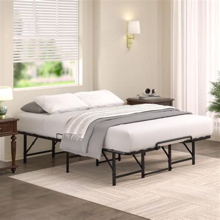 Collapsible bed