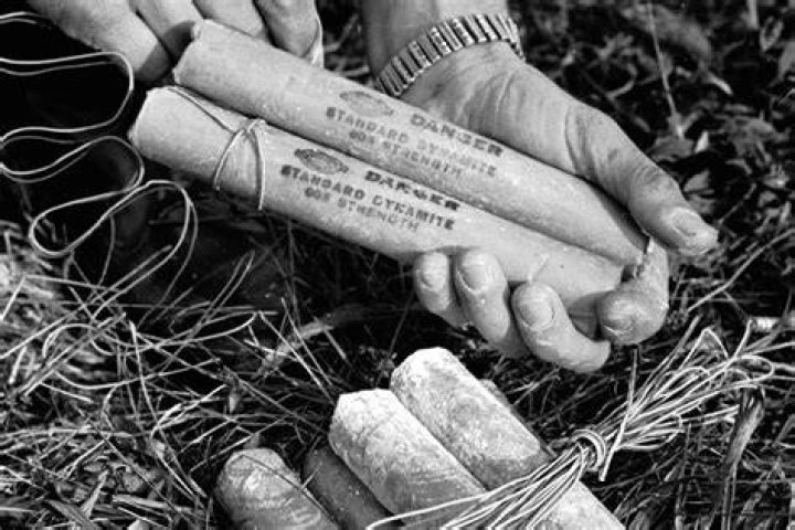 Dynamite sticks: Abbr.