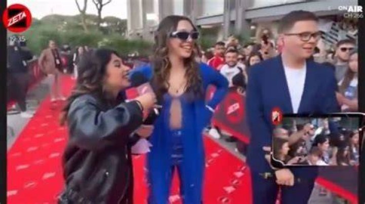 Faux ___ (red carpet gaffe)