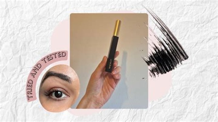 Flutter as one's eyelashes