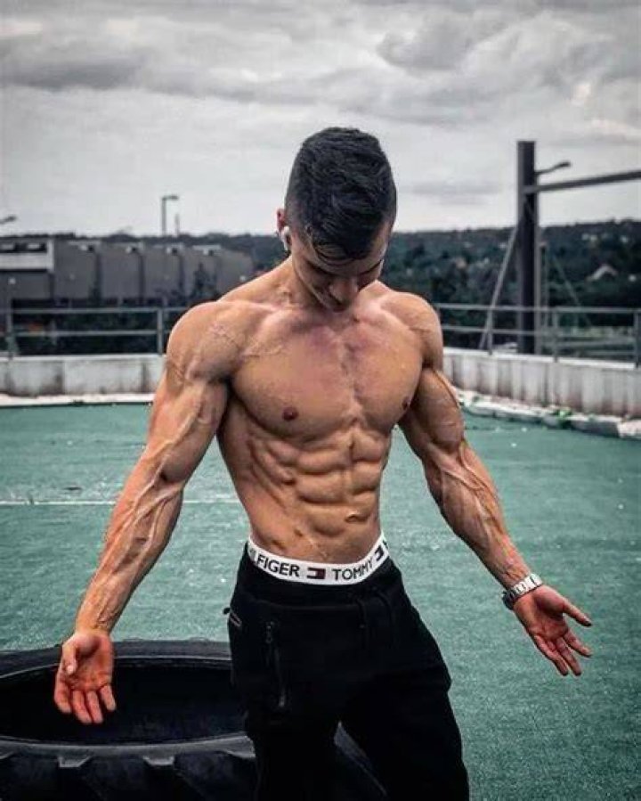 Gym ___ (athletic physique)