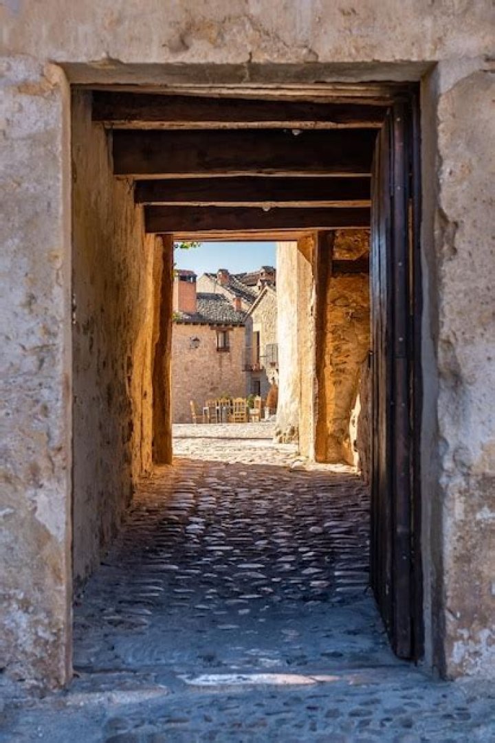 Narrow passageway
