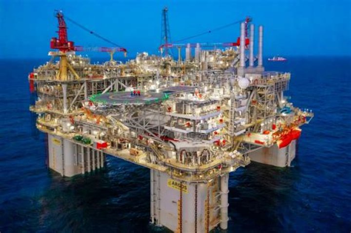 Oil platform