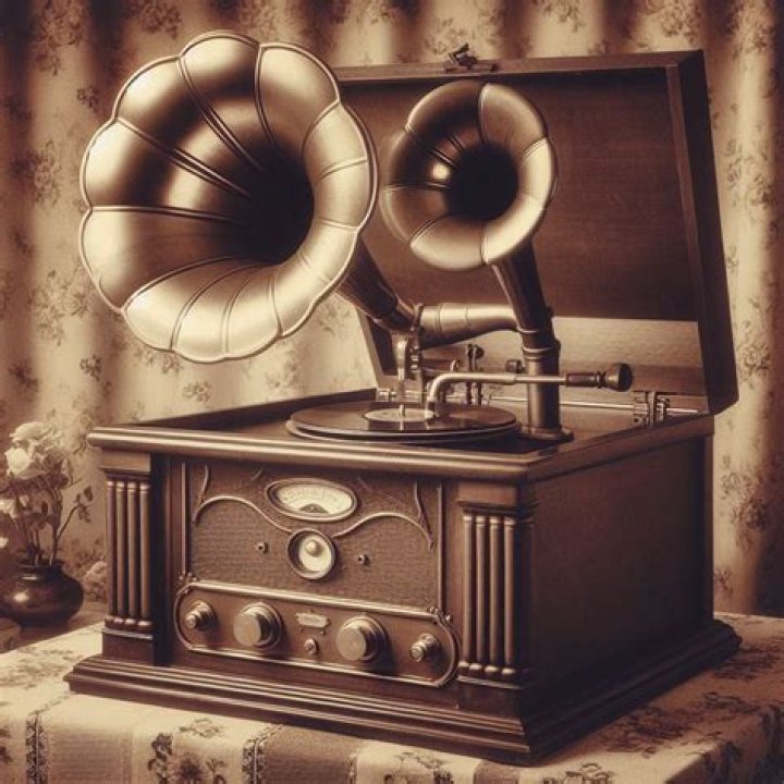 Old record player: Hyph.