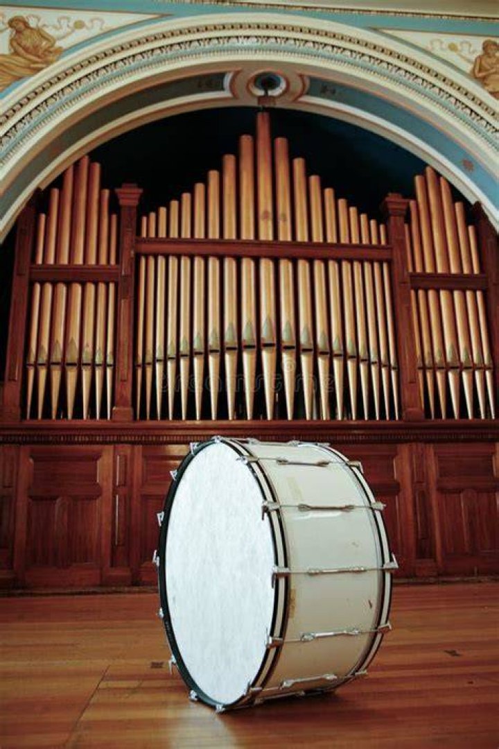 Organ with a drum