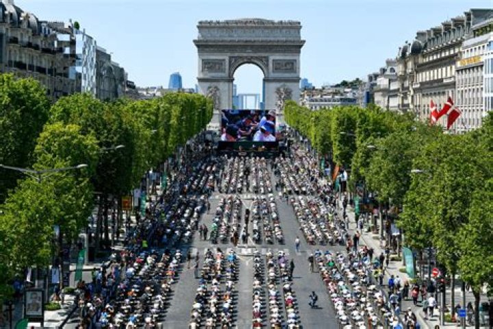 Paris's Champs-Élysées for example: Abbr.
