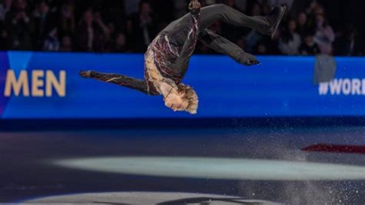 Performance featuring figure skaters: 2 wds.
