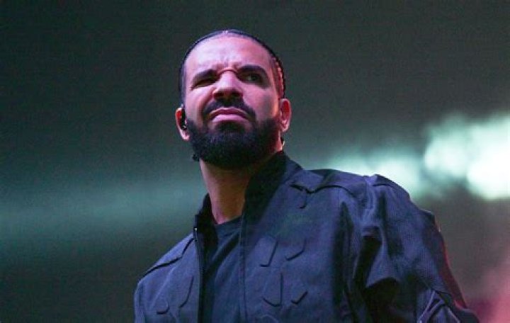 Performs like Drake