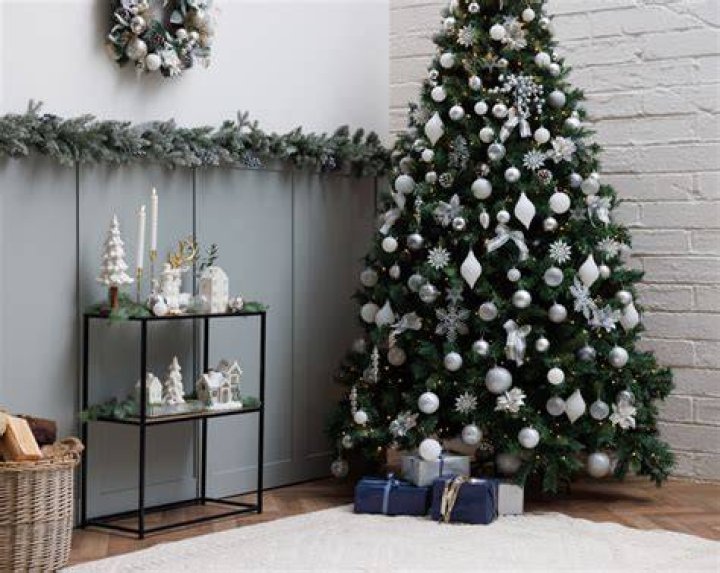 Put decorations on