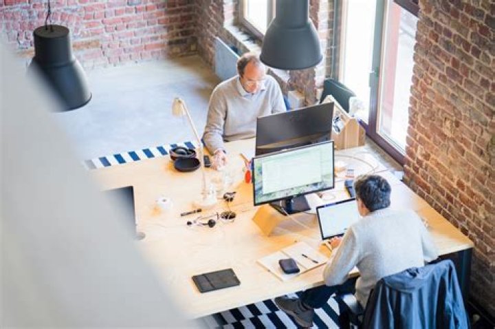 Short-term office worker