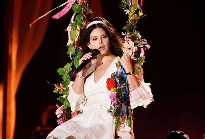Singer Lana ___ Rey