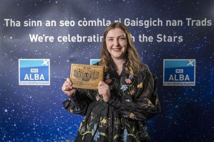 Single-named Gaelic singer