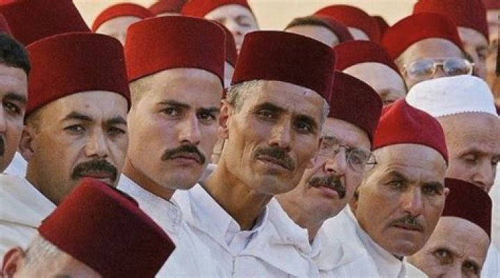 Sombrero or fez e.g.