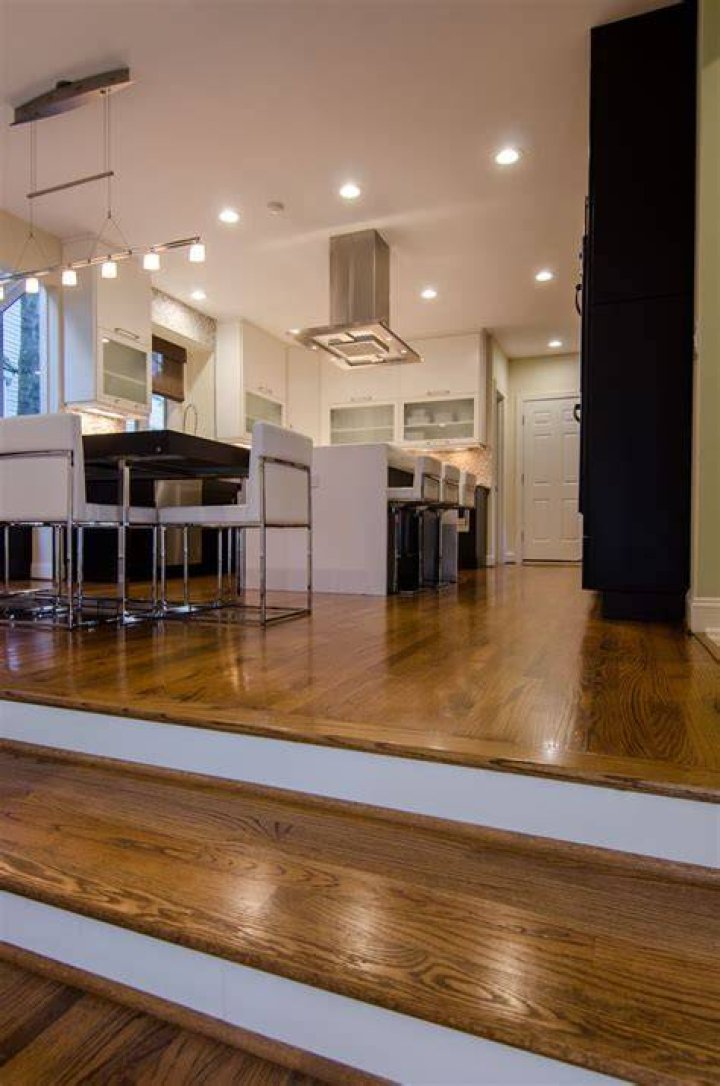 Step between floors