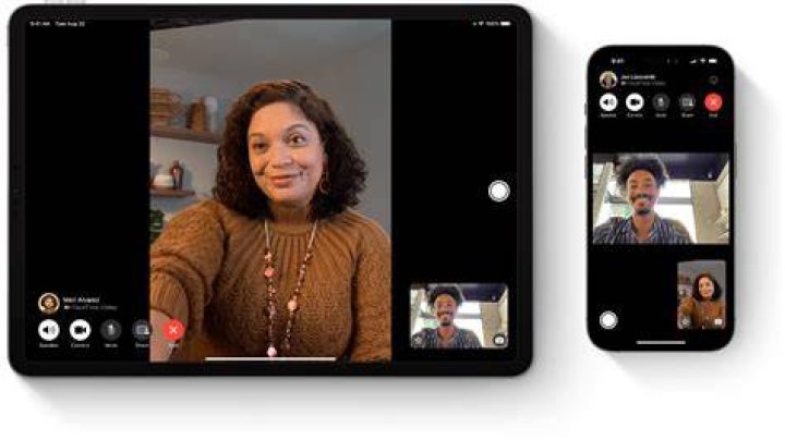 Tablet that comes with FaceTime and Apple Maps installed